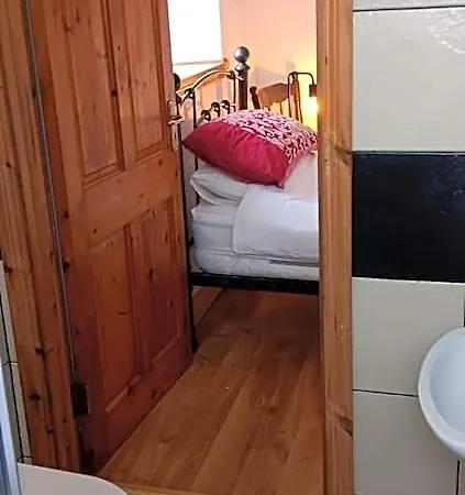 Doonan Hostel *